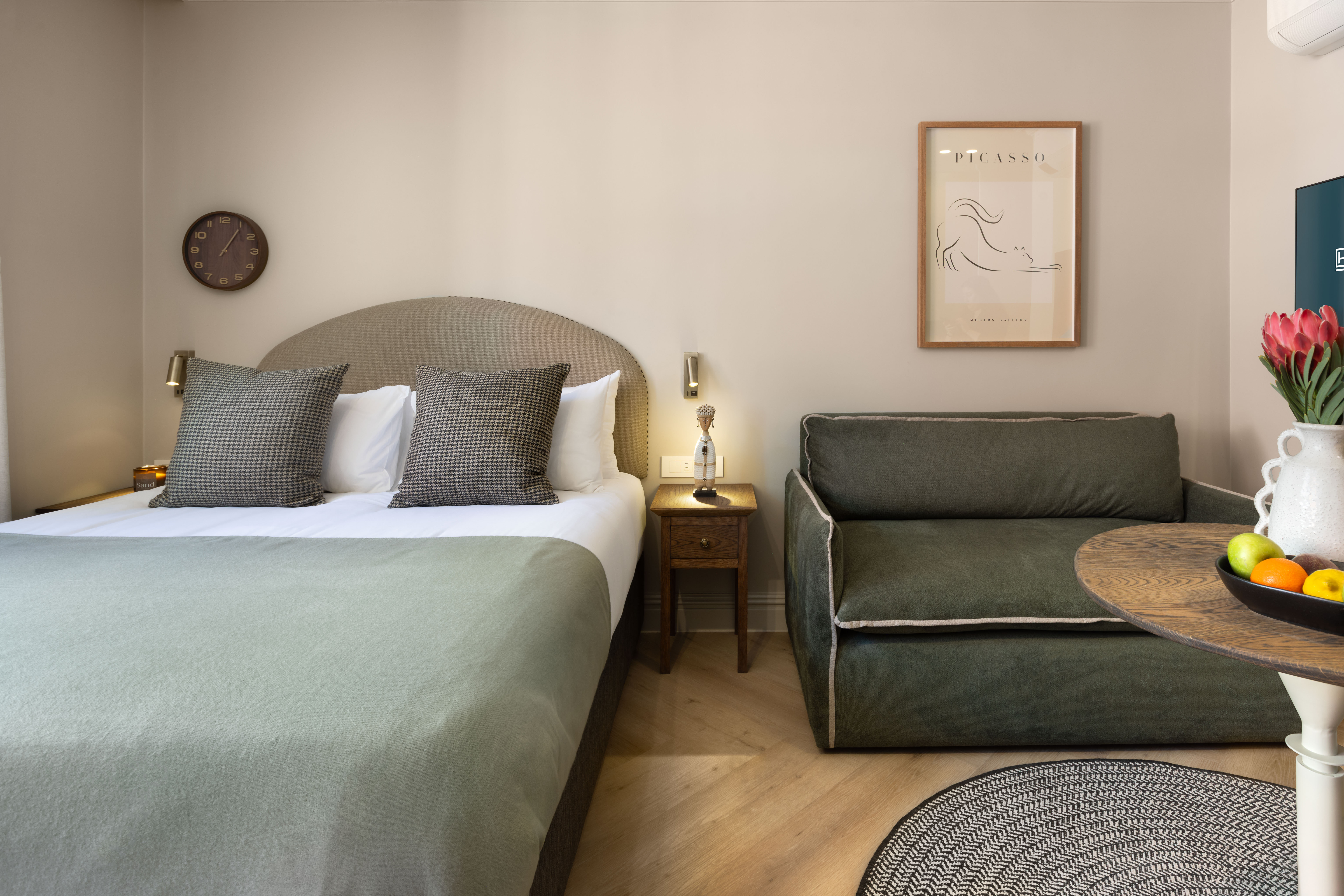 Charles Hope Boutique Hometel 36/69