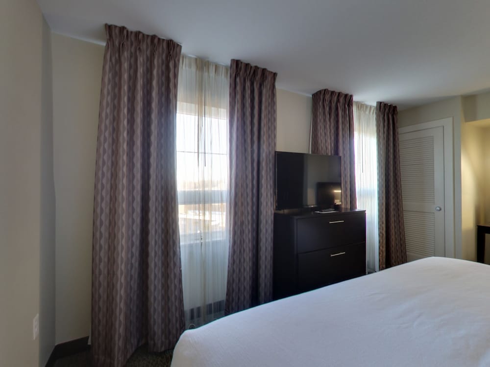 STAYBRIDGE SUITES MADISON FITCHBURG 16/71