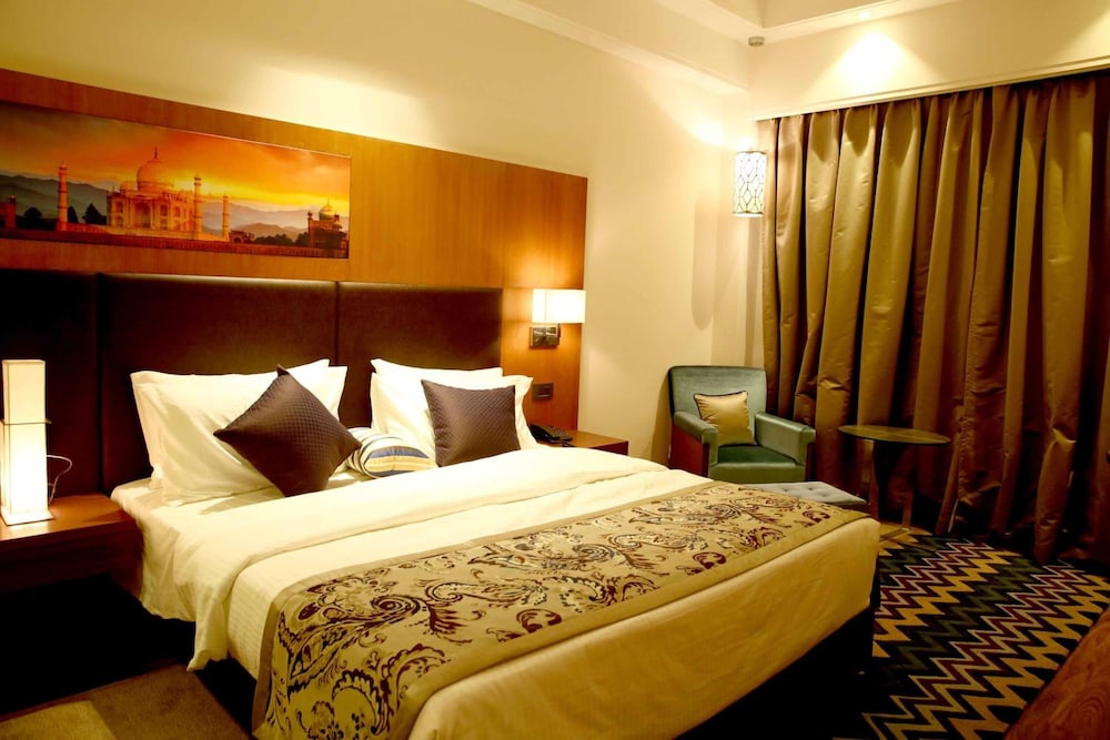 P L Palace Lords Inn Agra 24/60