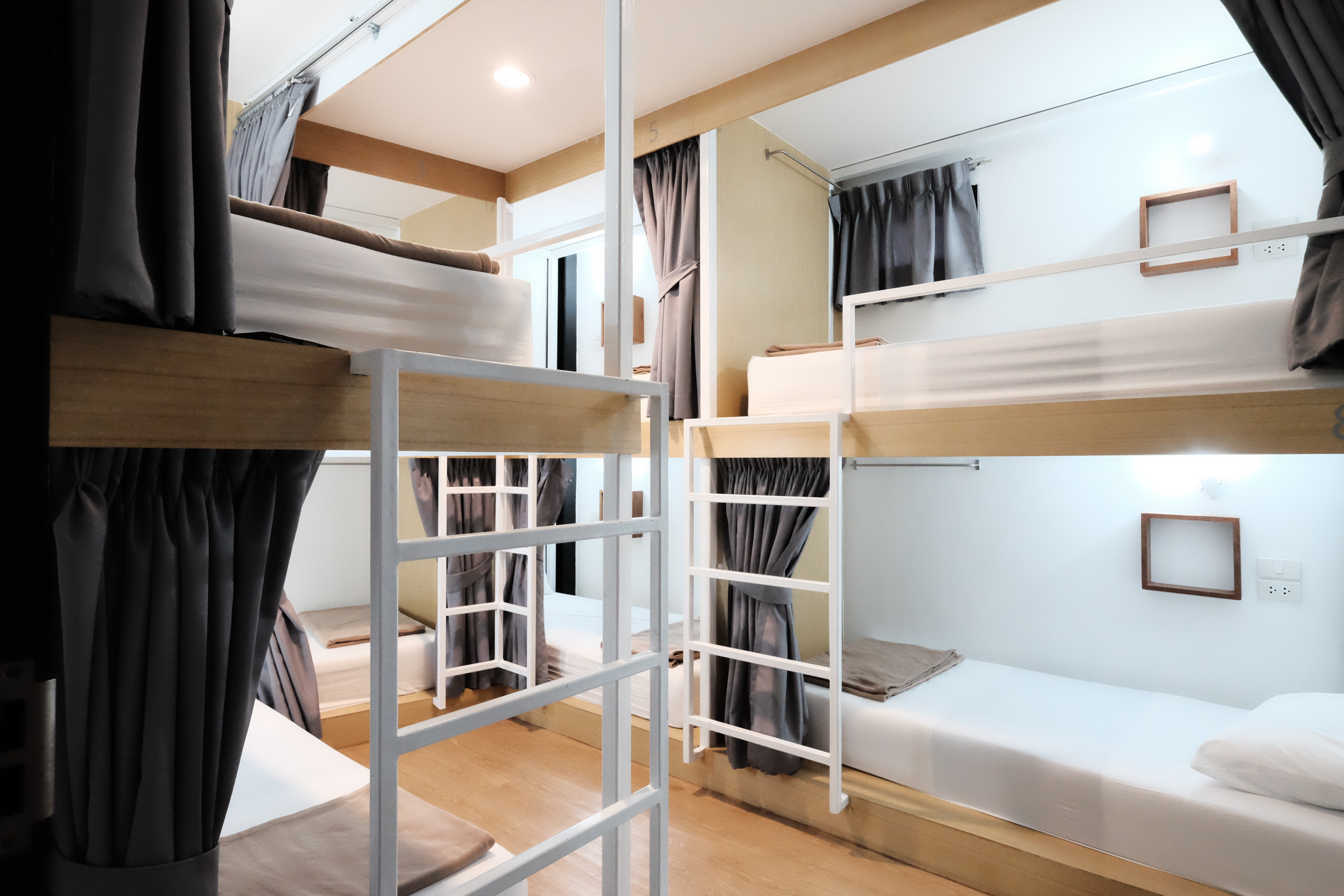 Mixed Dorm, 8 People