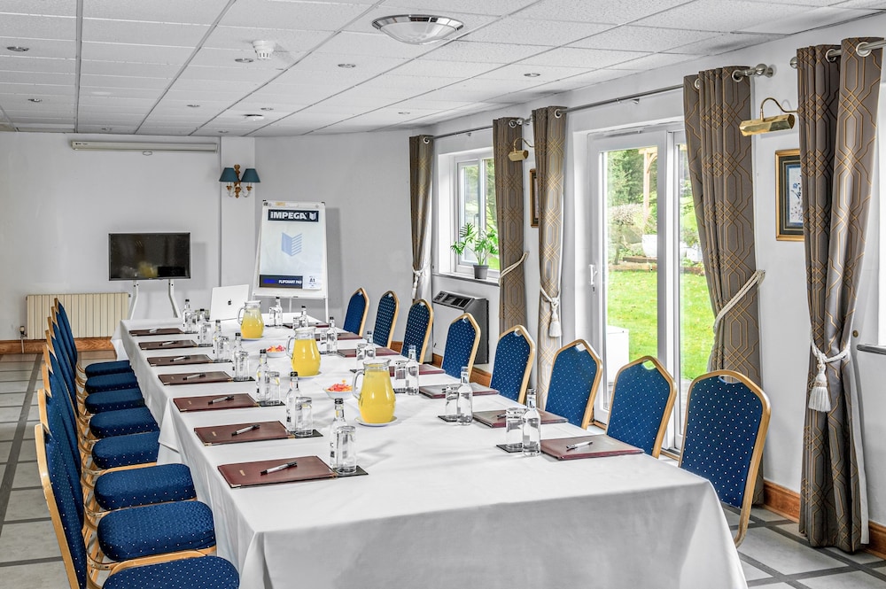 Foxfields Country Hotel 37/49