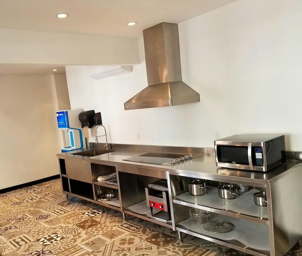 Samesun Hollywood (formerly Walk of Fame Hostel) 5/50