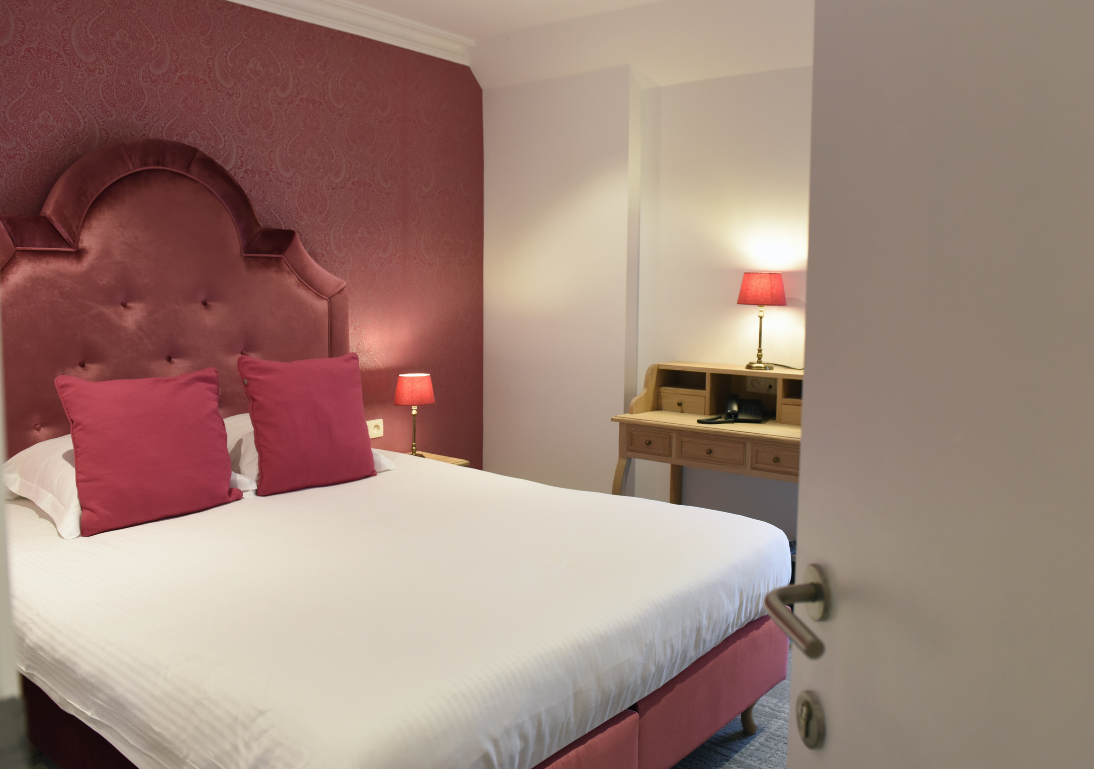 غرفة كلاسيكية بسرير مزدوج، The Golden Tree Hotel 3/5