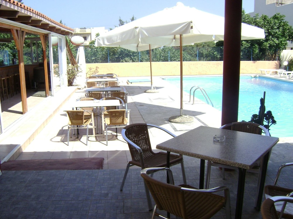 AUSTRALIA HOTEL 20/44