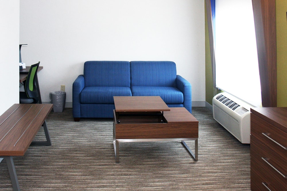 Holiday Inn Express Branford-New Haven 43/59