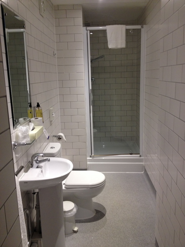 BRIGHTON HOTEL(FORMERLY BEST WESTERN BRIGHTON) 44/45