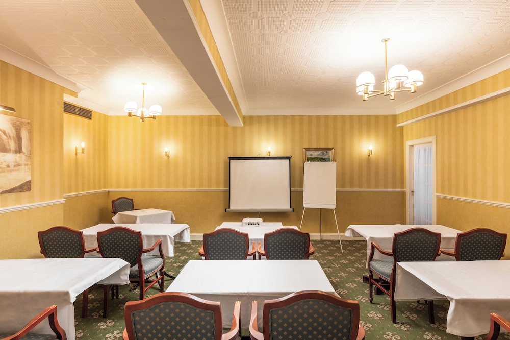 Fernhill Hotel 38/48