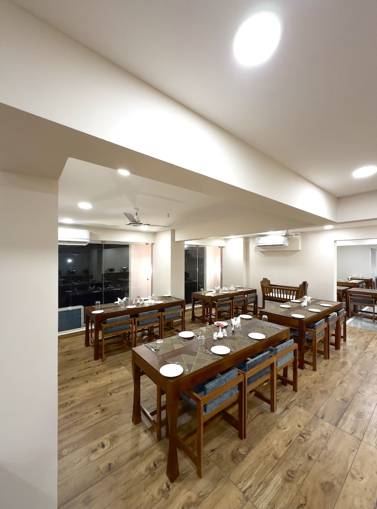 The Habitat Suites 42/50