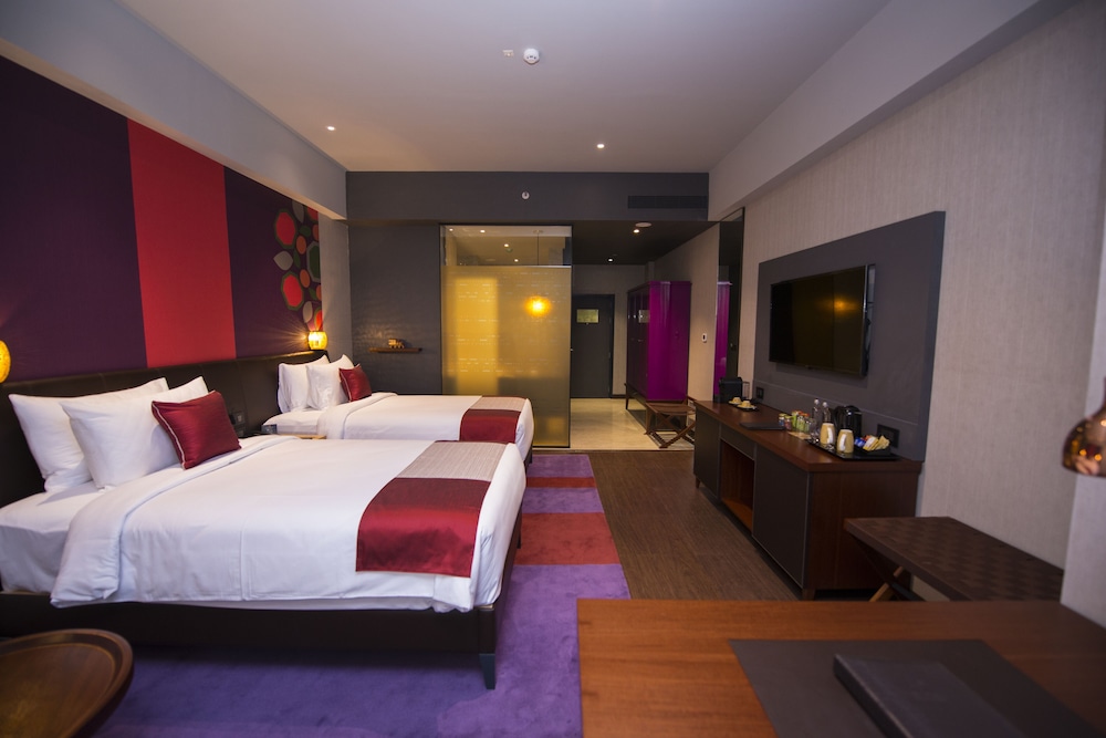 DELUXE, TWIN BEDS