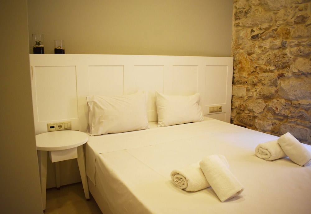 Candia Suites And Rooms 12/49