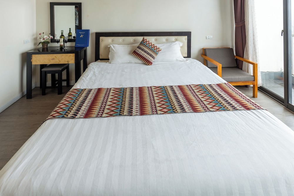 Phuong Nam Mountain View Hotel 10/35