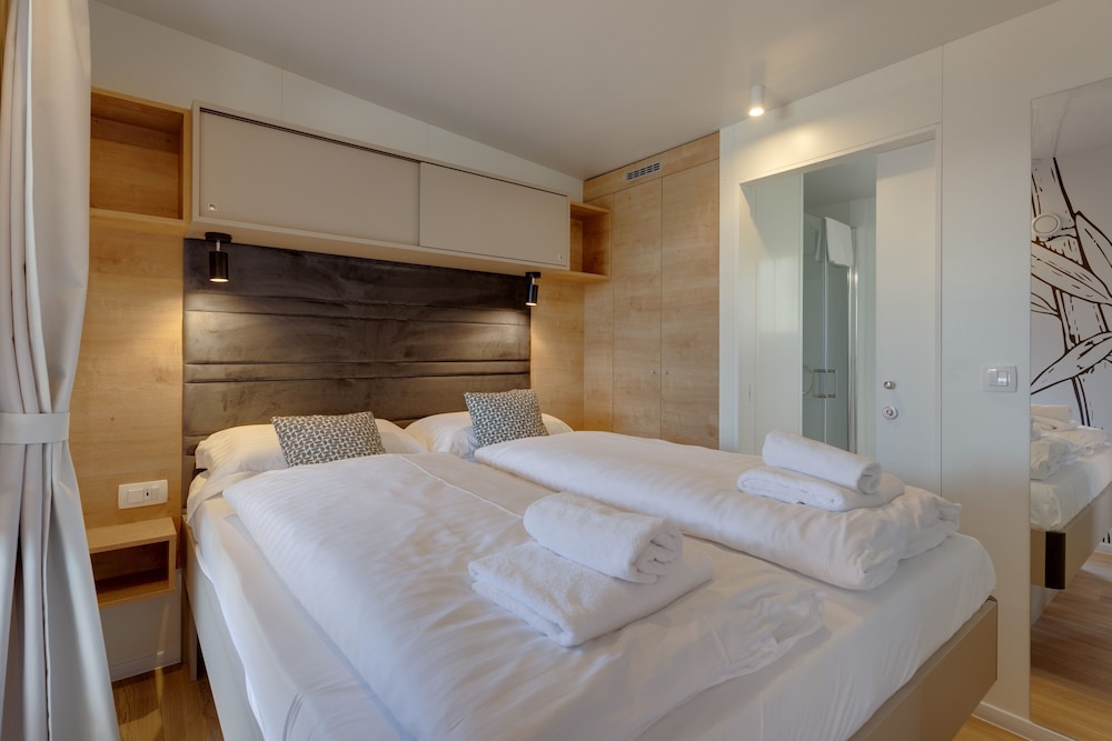 PREMIUM, MOBILE HOME