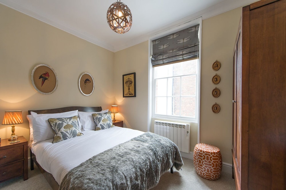 Darwin's Townhouse 18/49