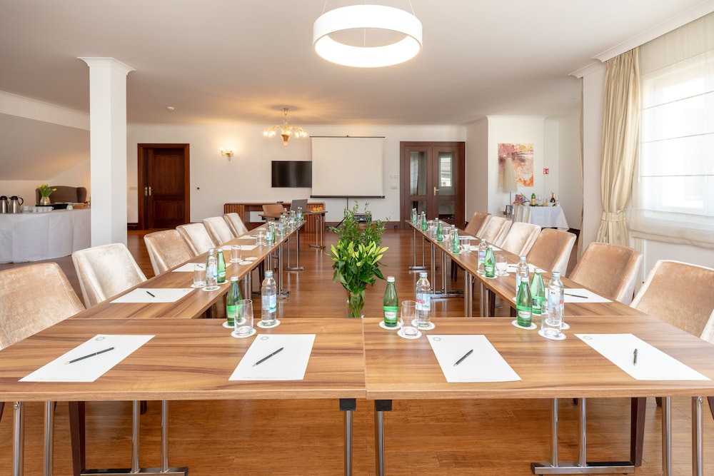 Le Premier Boutique Hotel 61/66