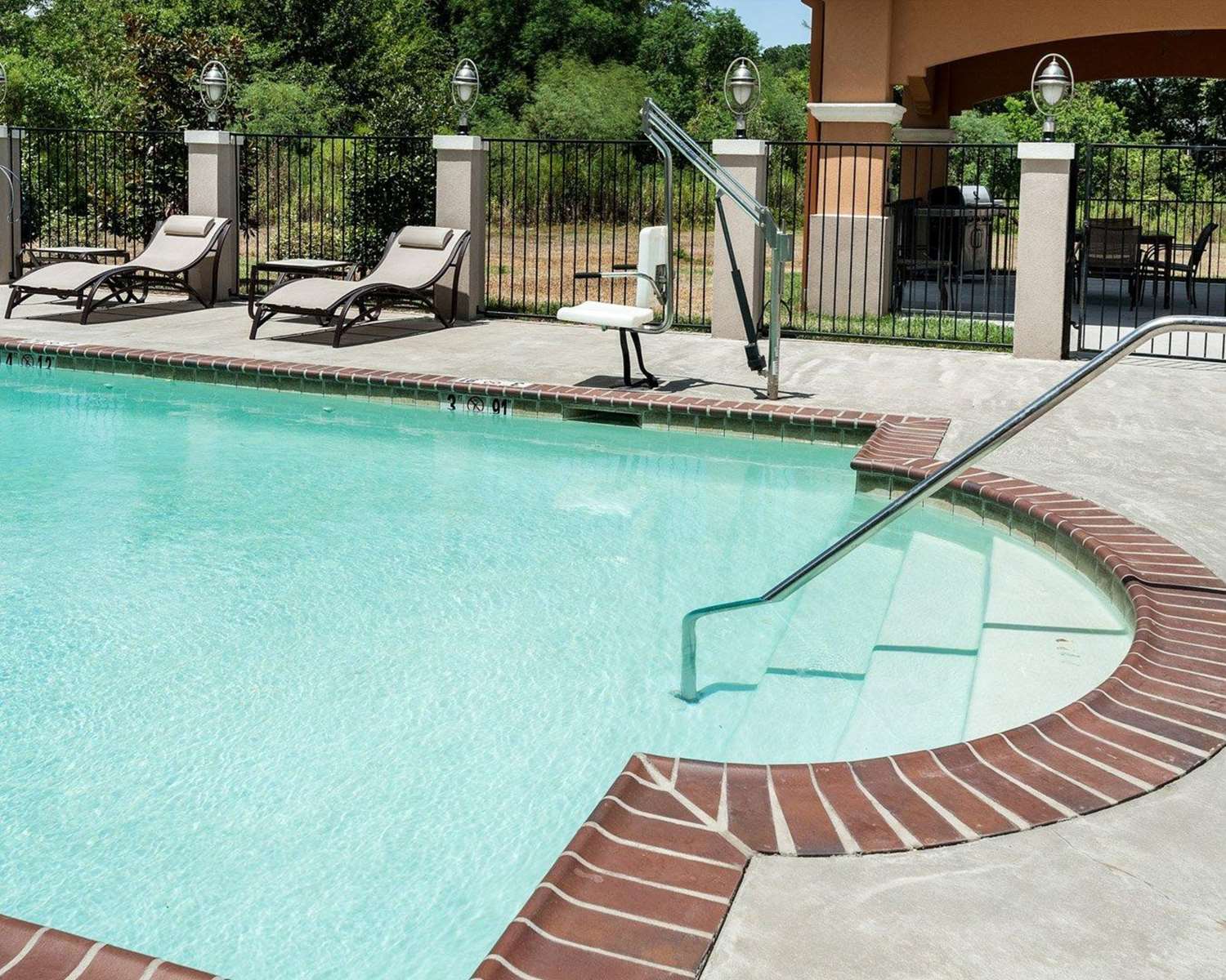 Comfort Suites Oil Center 24/60