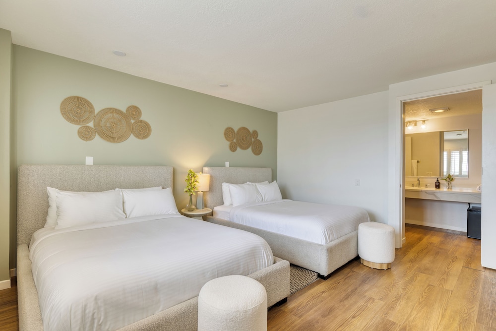 Laguna Brisas A Beach Hotel 24/50