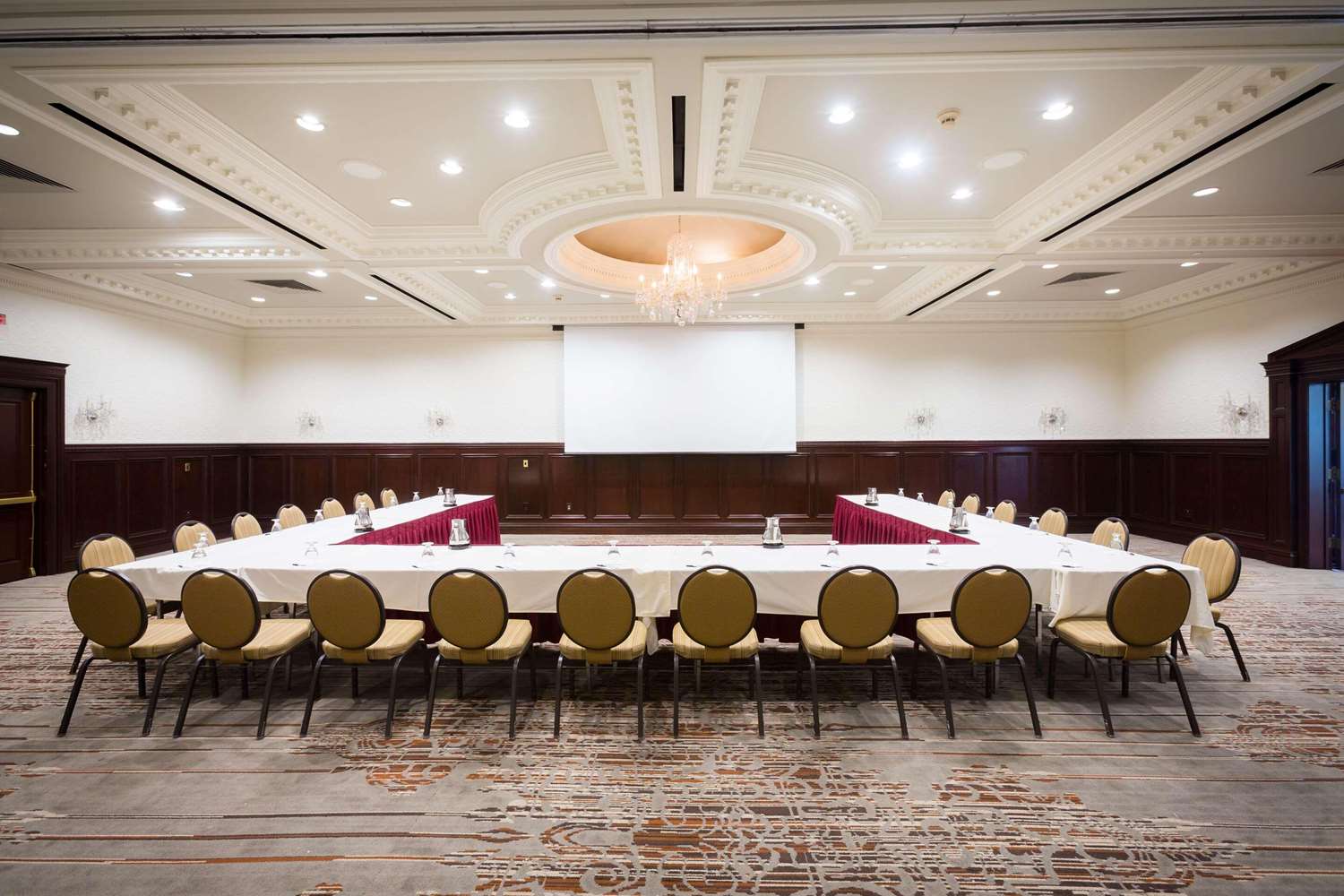 Radisson Hotel Cincinnati Riverfront 54/60