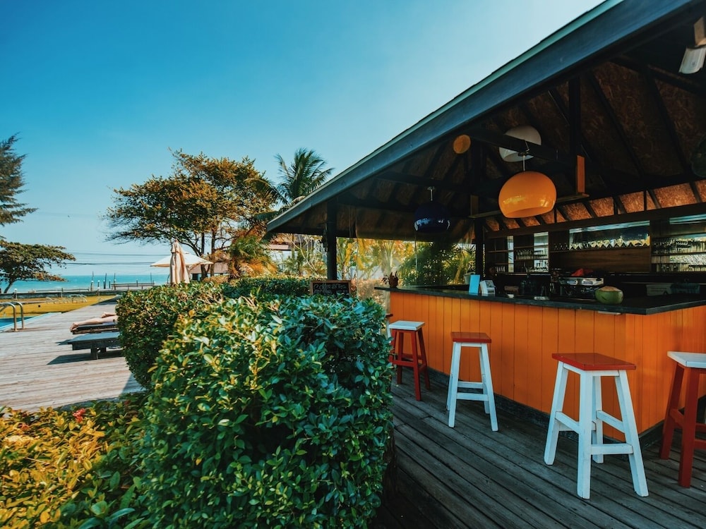 Nana Beach Hotel 67/80