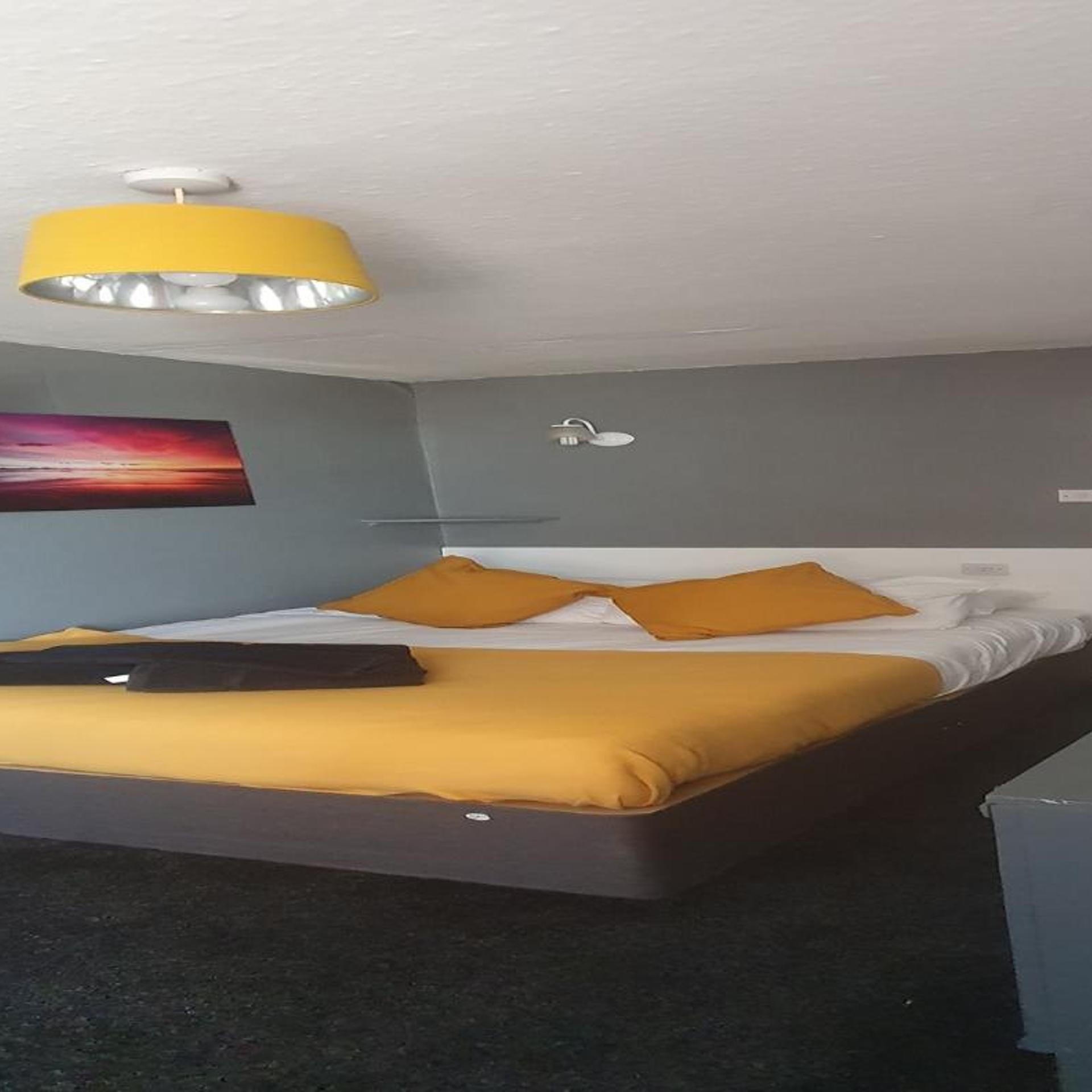 I Cloud 9 Hotel 2/50