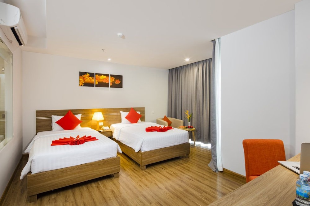 Maple Leaf Hotel & Apartment 38/75