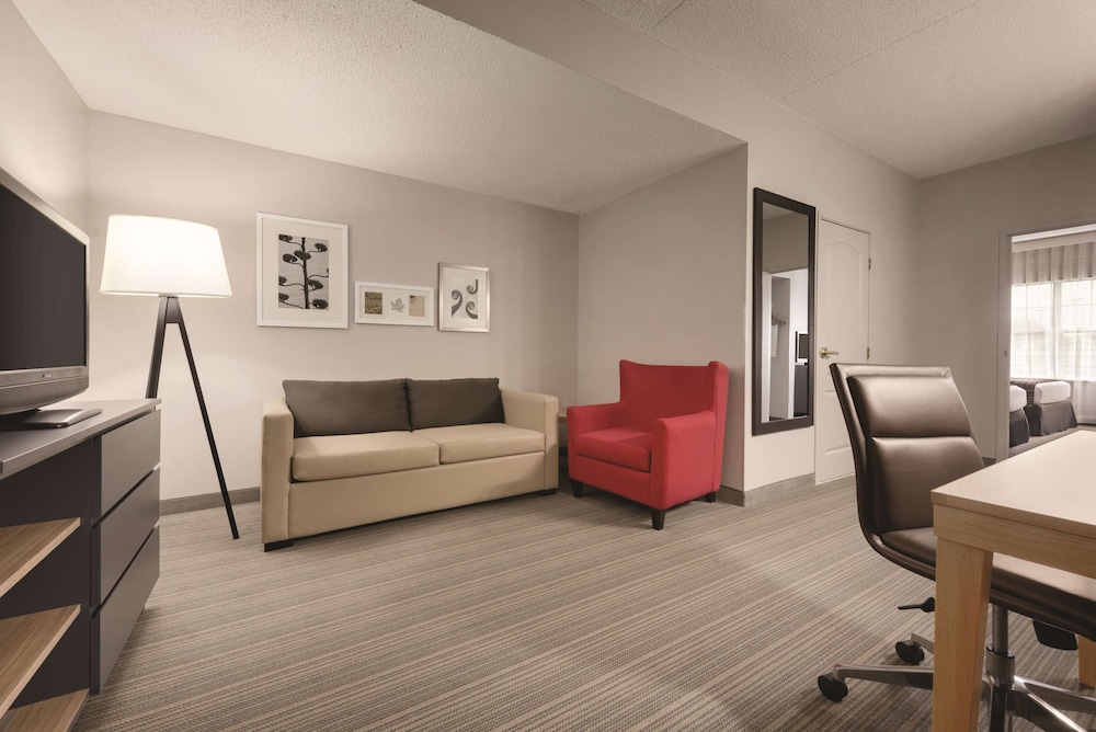 Country Inn and Suites by Radisson Coralville IA 16/26