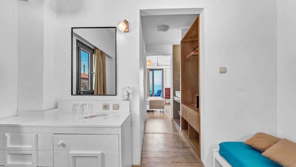 Sunset Beach Hotel 48/50