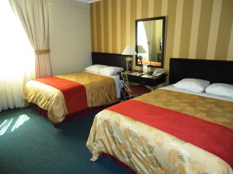 LEON DE ORO INN & SUITES 3/18