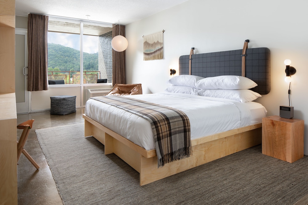 Standard, King Bed, Trundle Bed, Mountain View, Balcony
