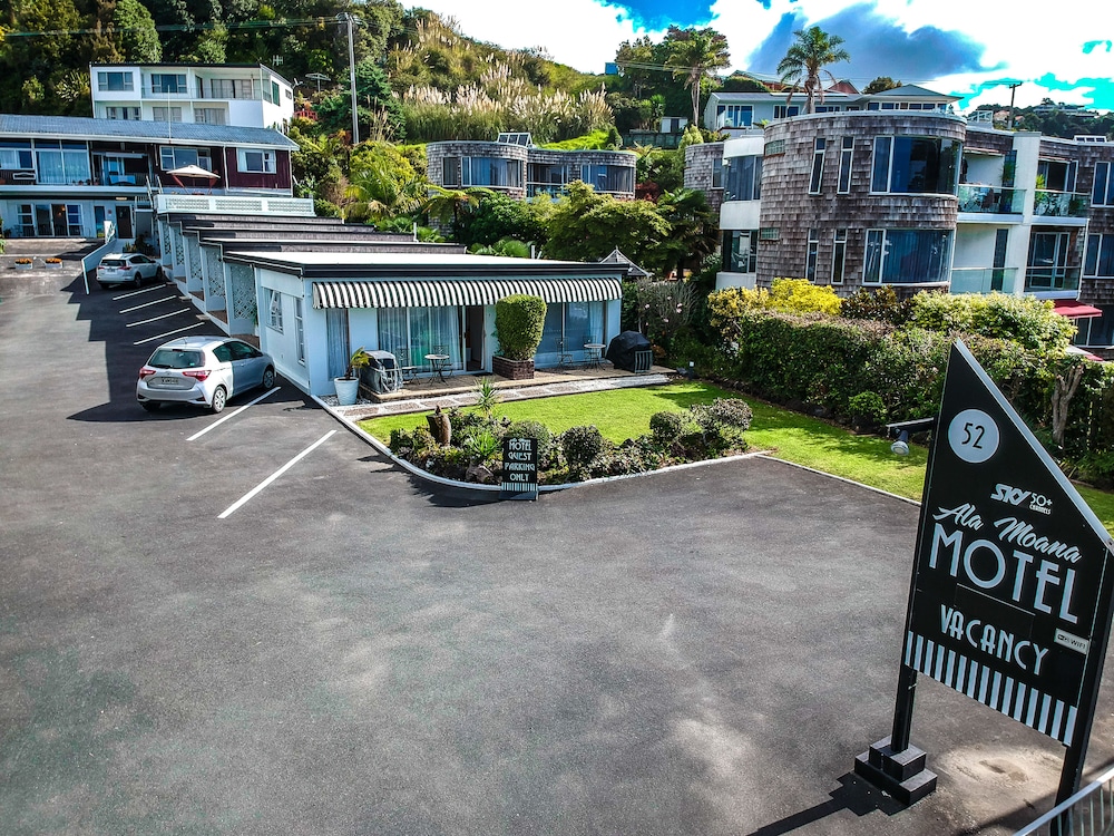 Ala Moana Motel 55/68