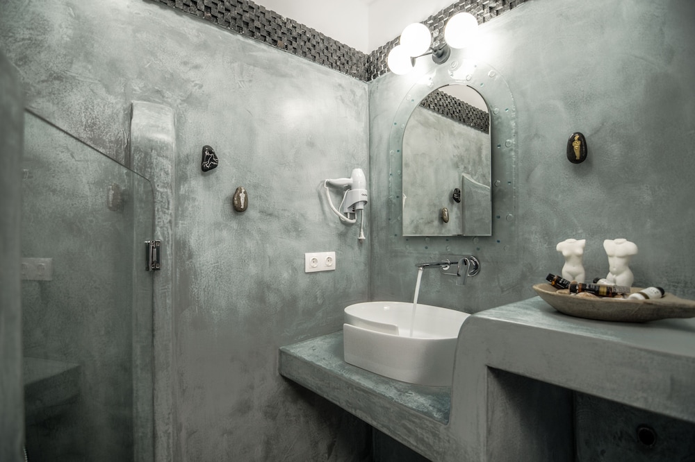 CAVE, LUXURY, SUITE