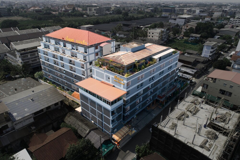 Penyos Residence 4/73