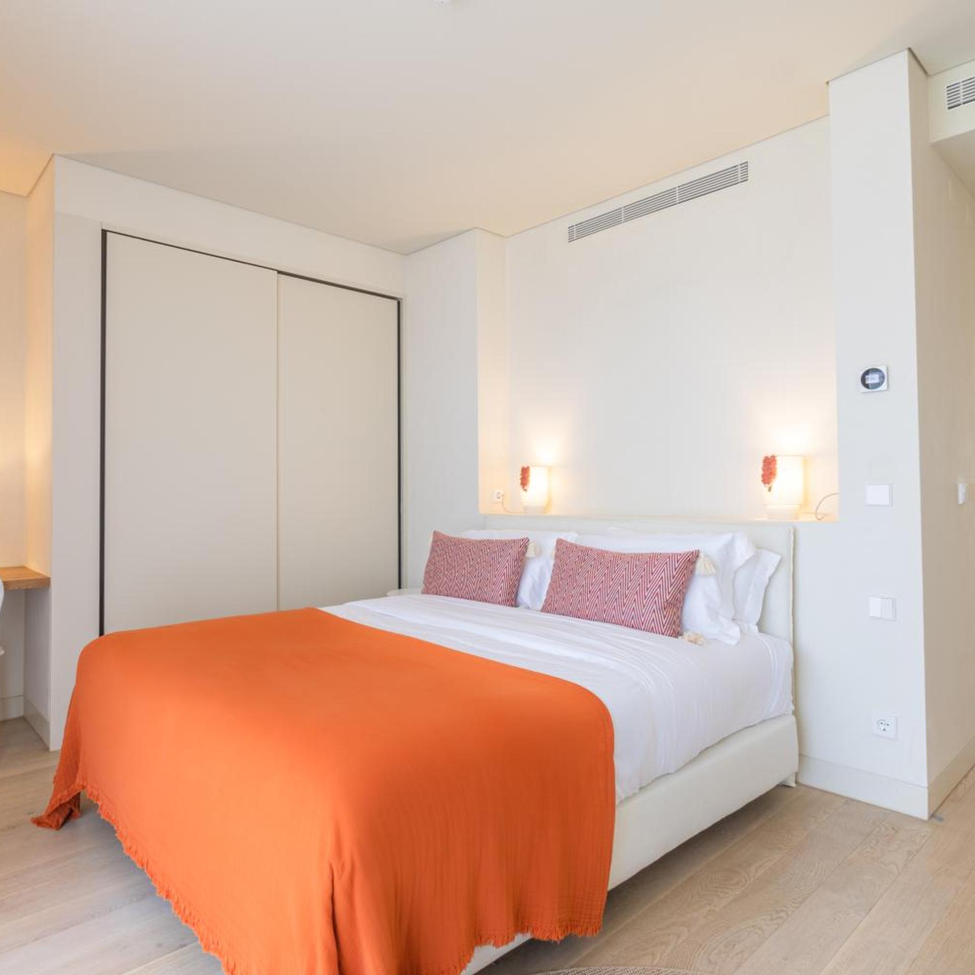2 Bedrooms Apartment