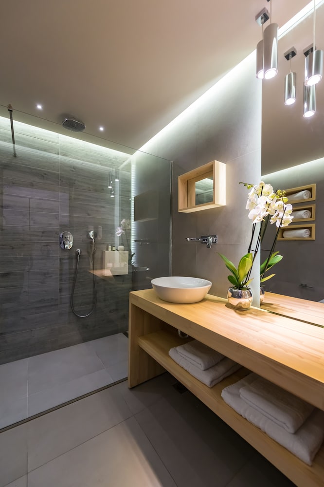 Arkadia Luxury Hotel Apartments 48/50