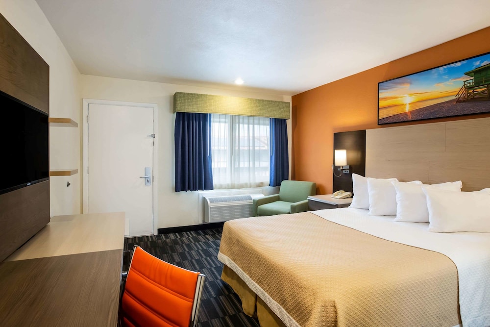 Days Inn by Wyndham Monterey Downtown 11/31