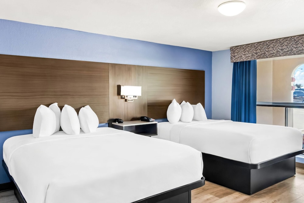 Travelodge by Wyndham Las Vegas NM 12/35