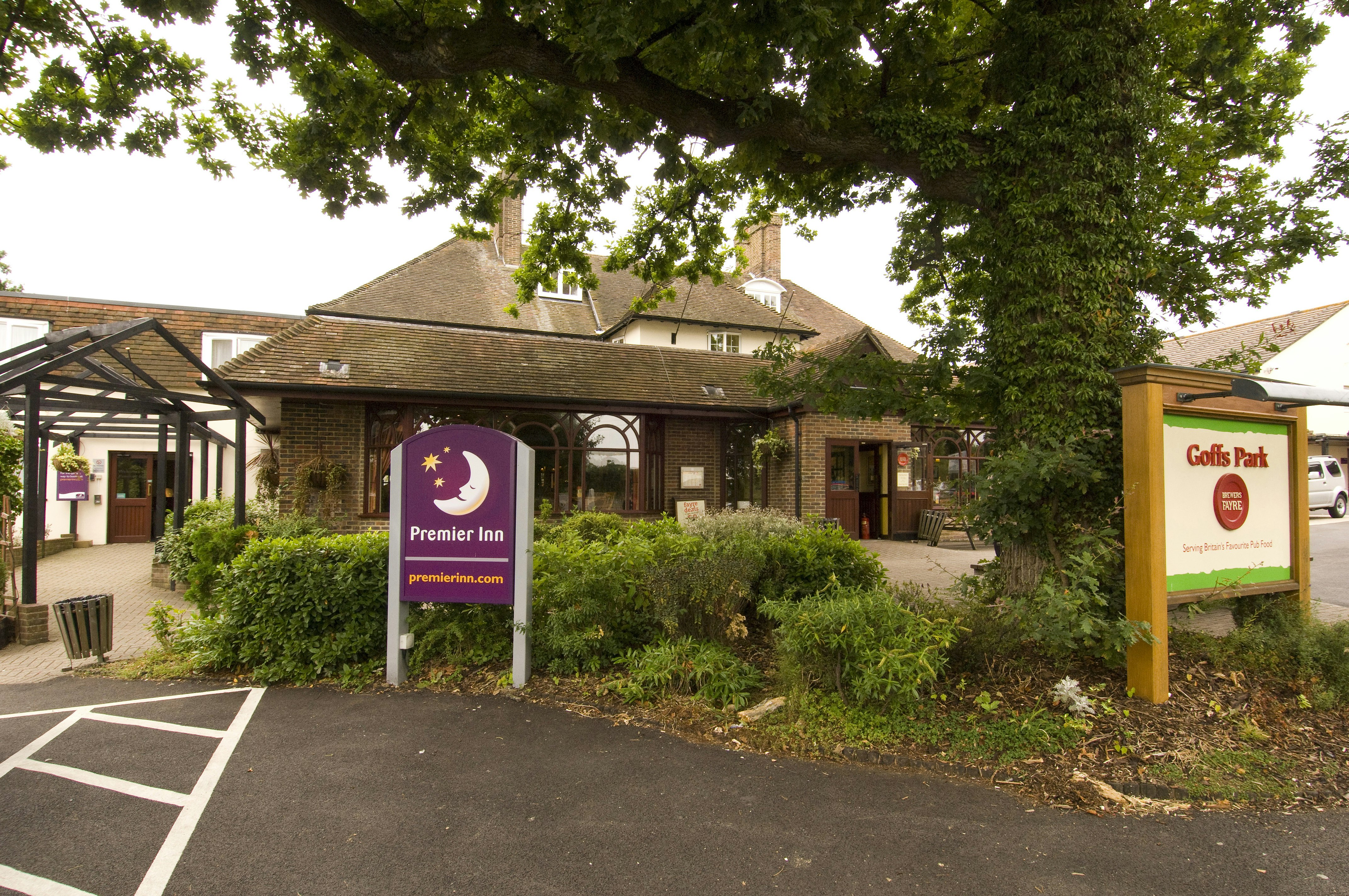 Premier Inn Gatwick Crawley Town (Goffs Park) Hotel 18/21