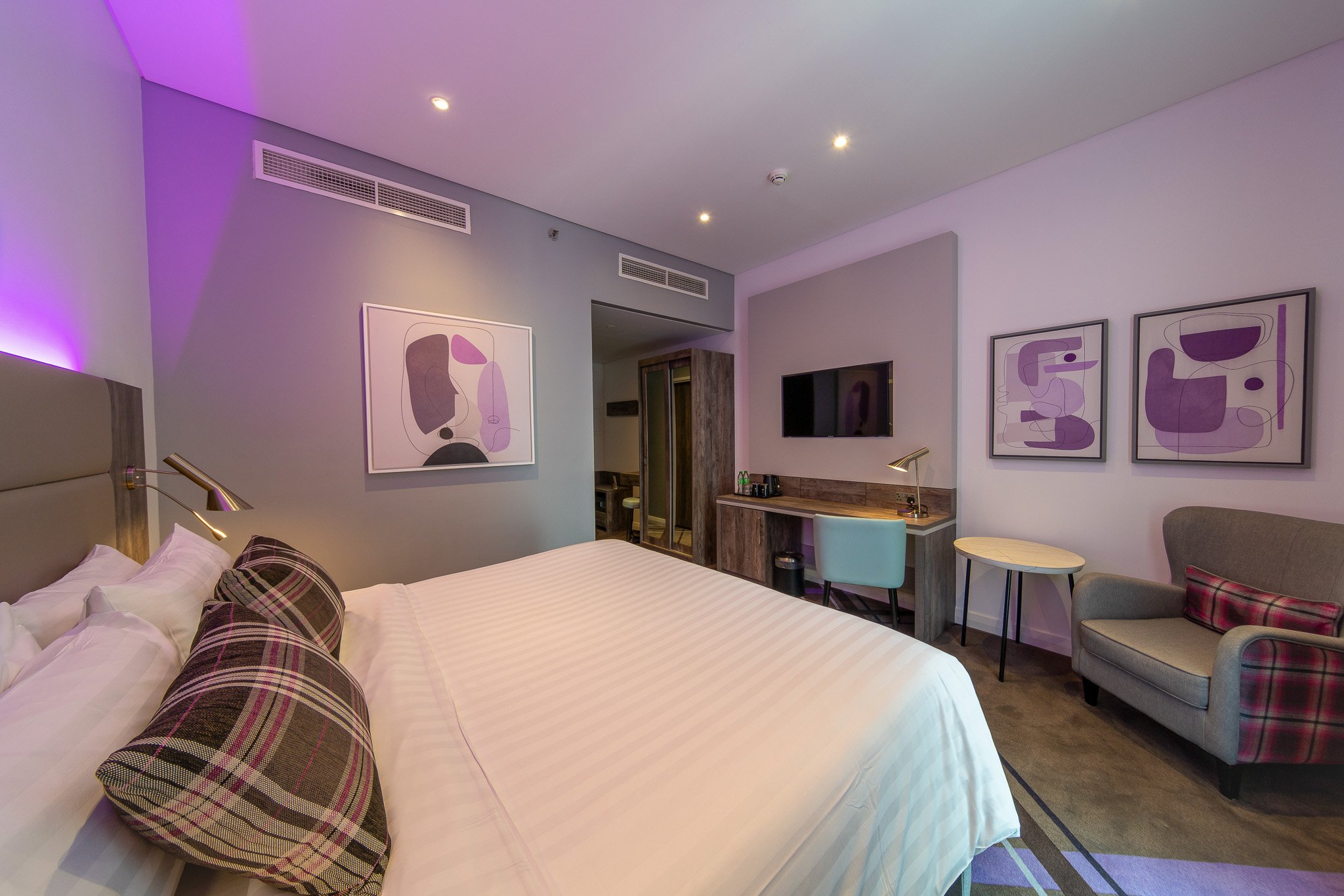 Metro, Double Bed