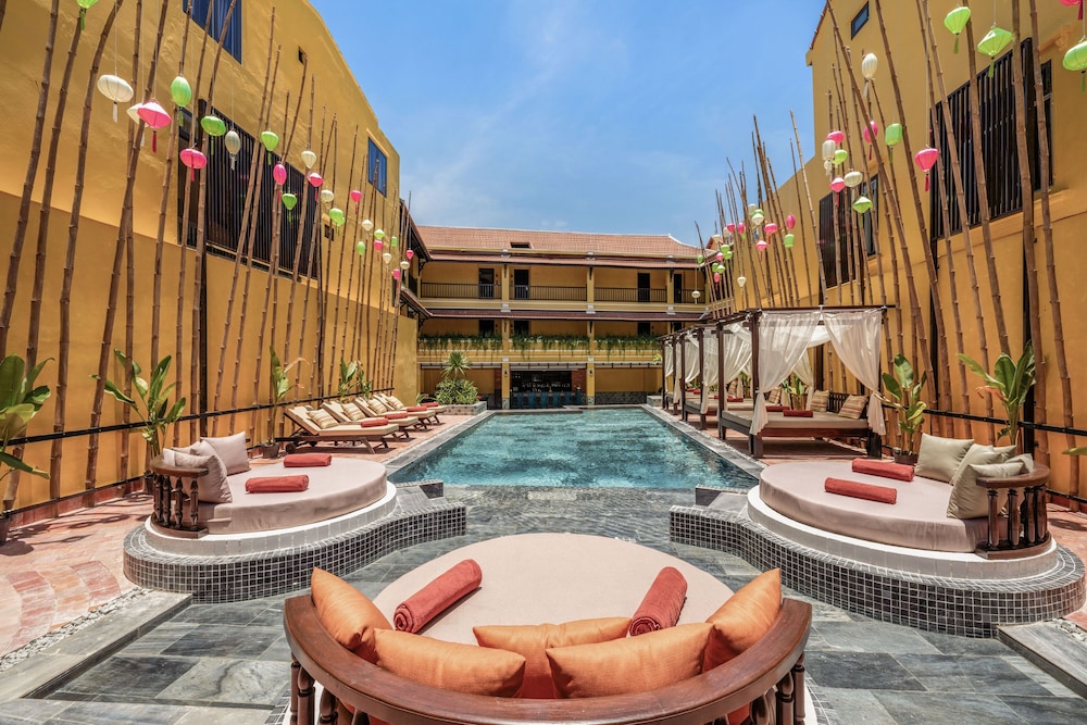 swimming pool spa