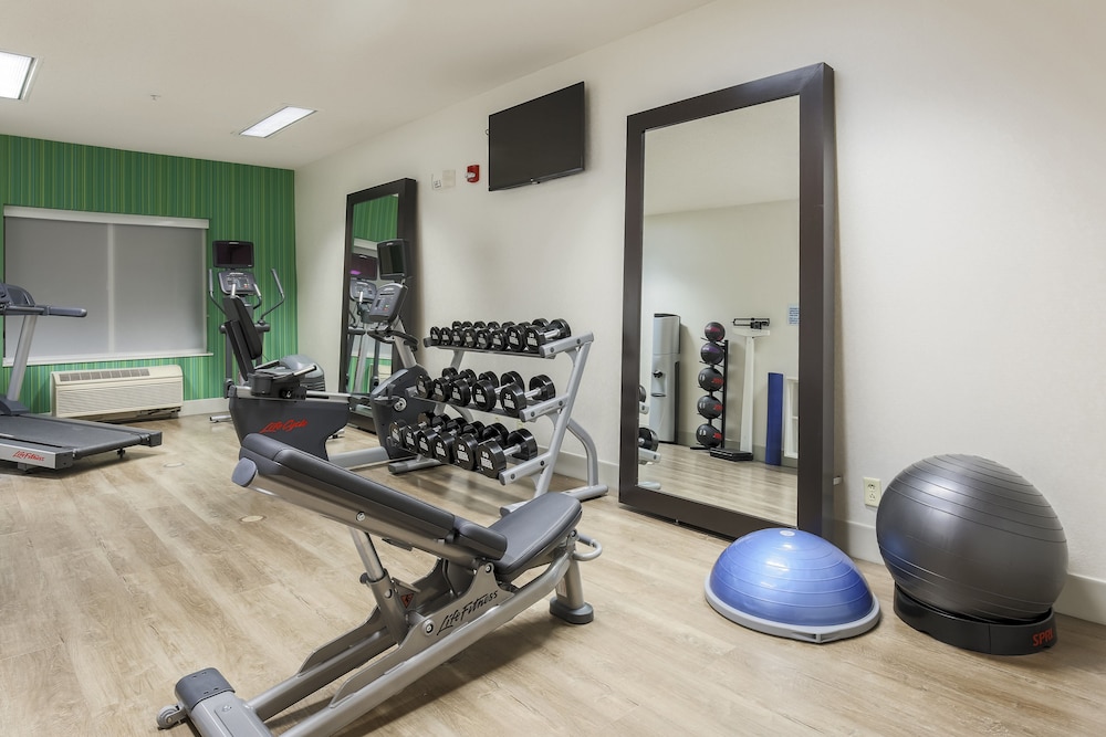 Holiday Inn Express Irondequoit 34/65