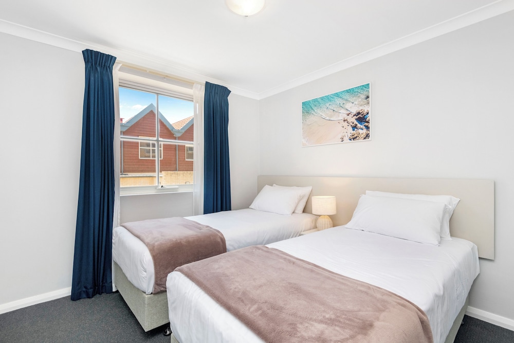 Nautica Residences Hillarys 10/50