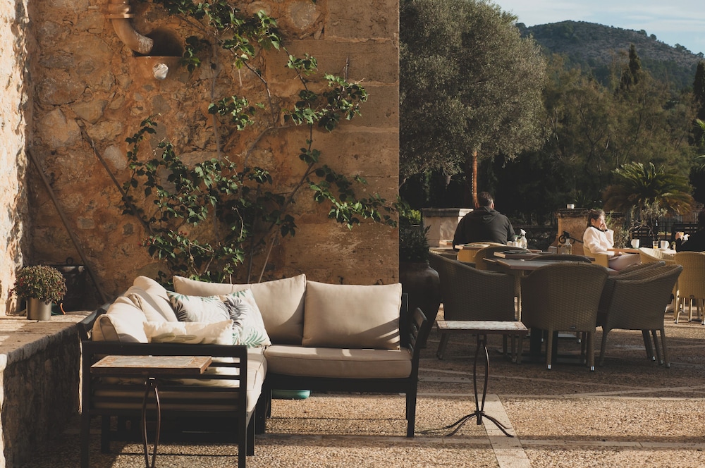 Finca Hotel Can Estades 51/63