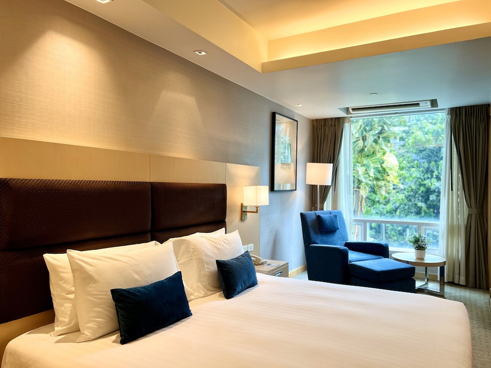 DELUXE, TWIN BEDS, CITY VIEW