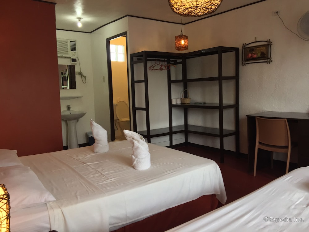 Discovery Island Resort and Dive Center 7/50