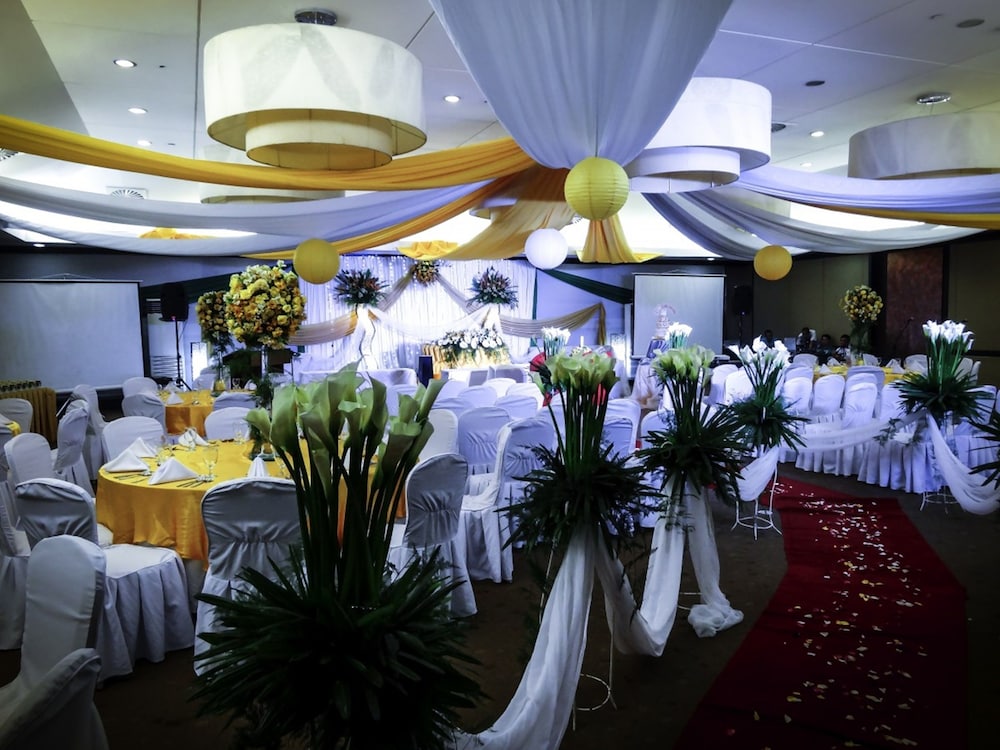 Tanza Oasis Hotel And Resort 38/50