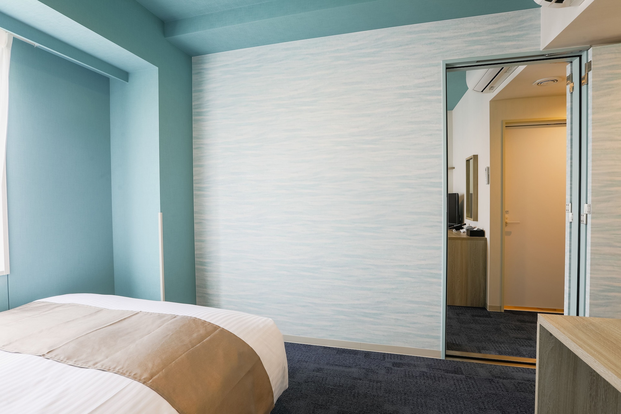 CONNECTING, 2 DOUBLE BEDS