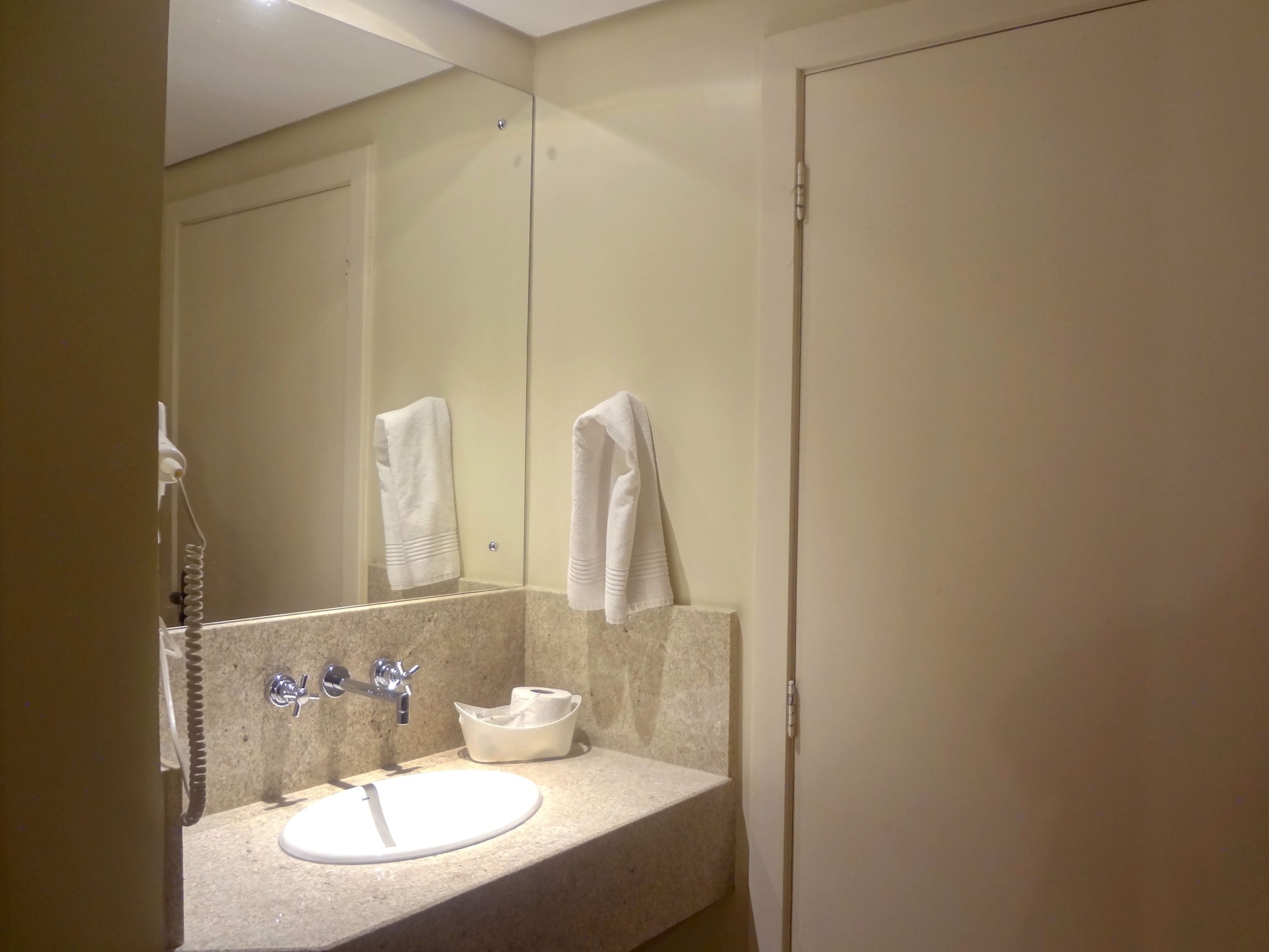 شقة ديلوكس ثلاثية بسرير مزدوج وسرير فردي مع سرير إضافي، Novo Hamburgo Business Hotel 6/8