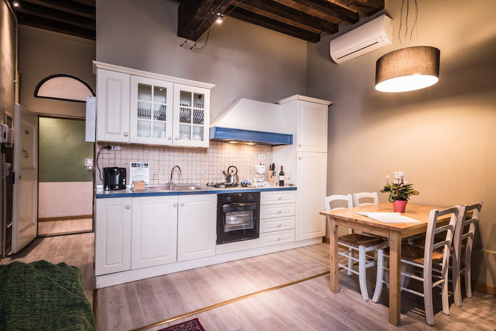 A Few Steps to The Duomo Enchanting 2BD Apt 3/19