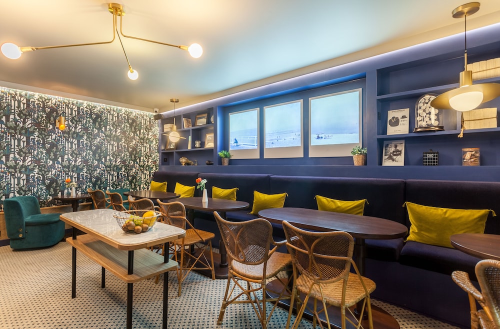 HANDSOME HOTEL BY ELEGANCIA 62/74