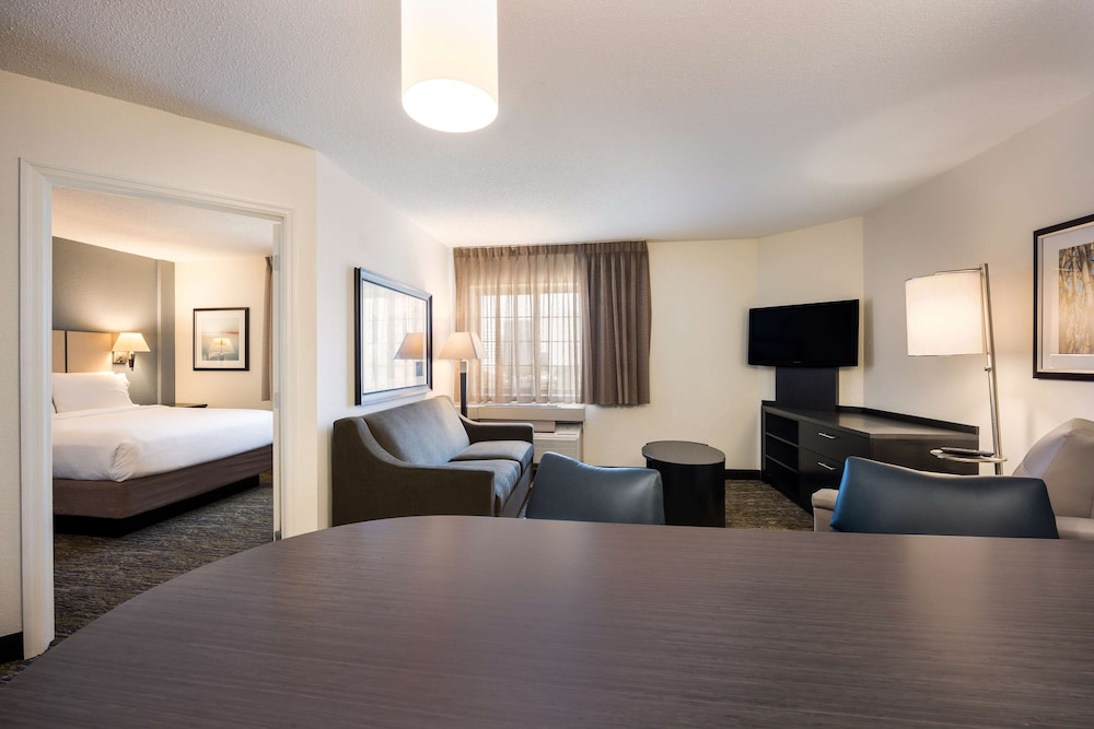 1 BEDROOM, SUITE, QUEEN BED, ACCESSIBLE
