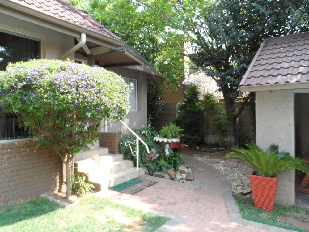 African Sky Guest House 36/50